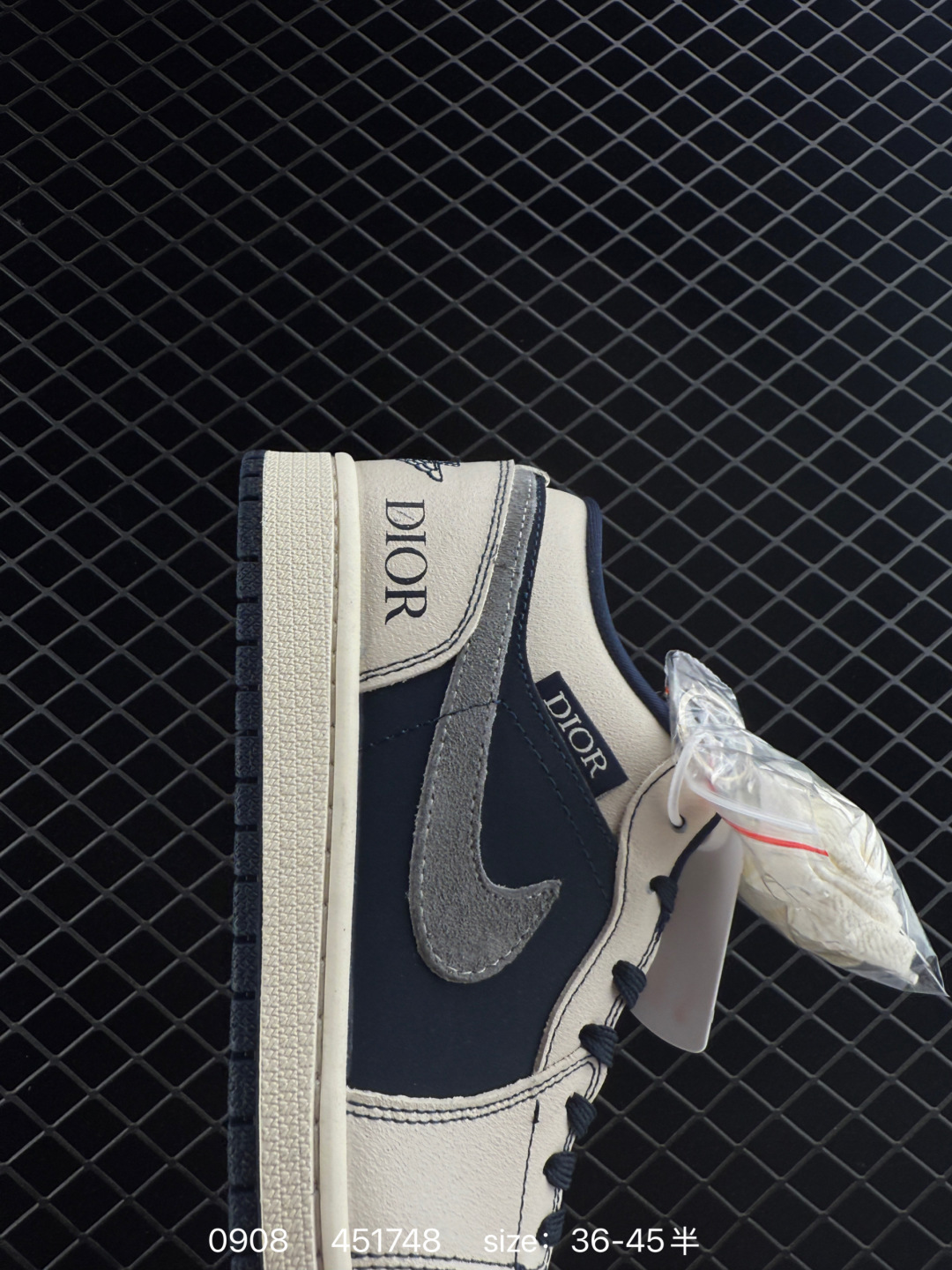 Air Jordan 1 Low supreme